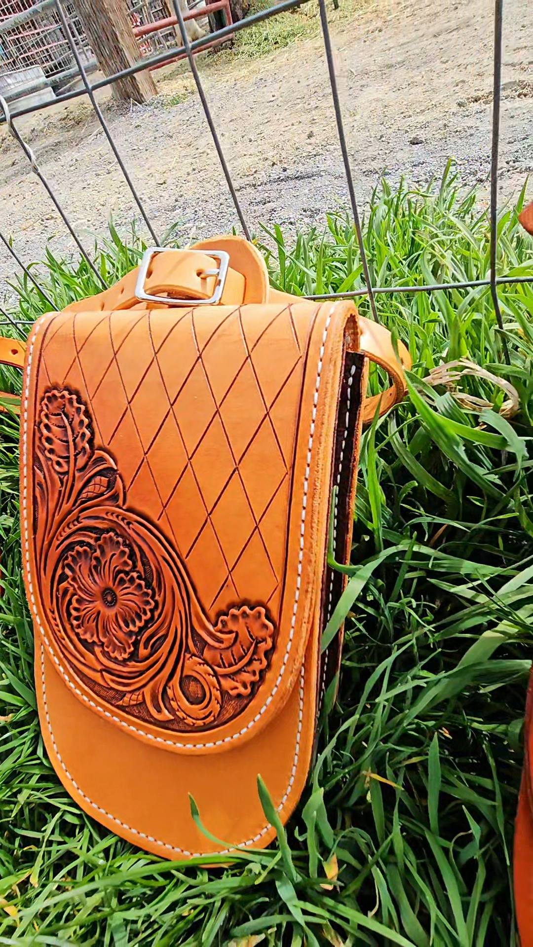 Floral saddle pocket