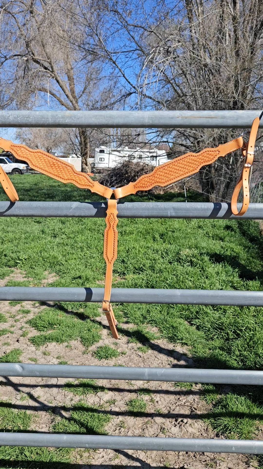 Basket weave breast collar