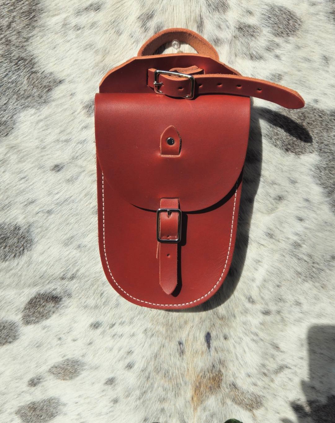 Chestnut saddle pocket
